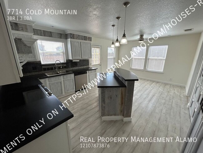 Building Photo - AVAILABLE NOW! 2-Story 3 Bedroom / 2.5 Bat...