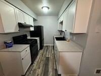 Building Photo - Beautiful 2 bedroom 1 1/2 bath **PENDING**