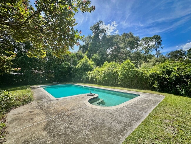 Building Photo - Spacious 4-Bedroom Home with Pool on Half ...