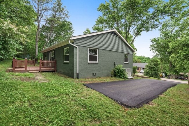 Building Photo - 102 Ridgecrest Dr
