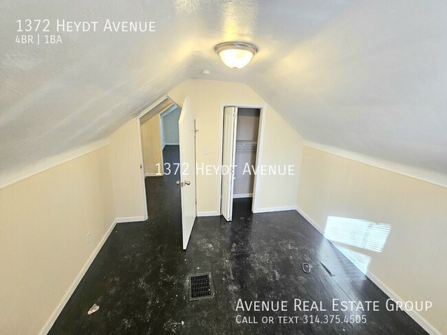 Building Photo - Charming 2-Bedroom Gem on Heydt Avenue wit...