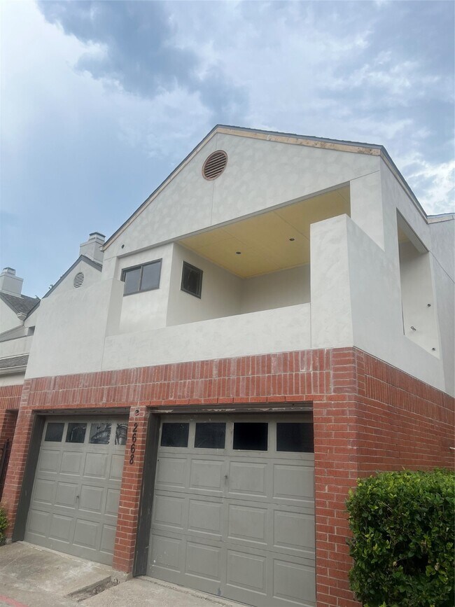 Building Photo - 2668 Bering Dr
