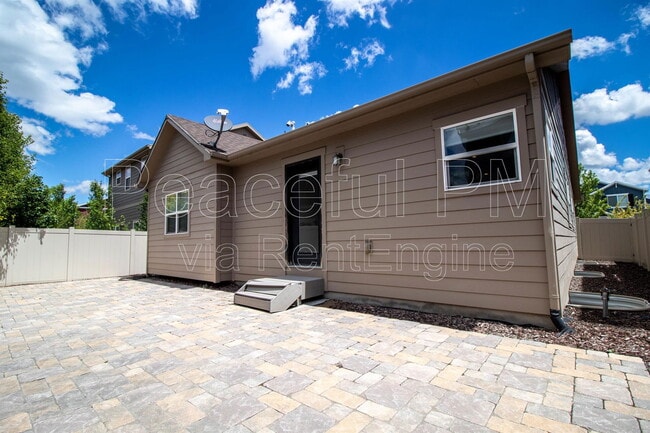 Building Photo - 6906 Suzanne Drive