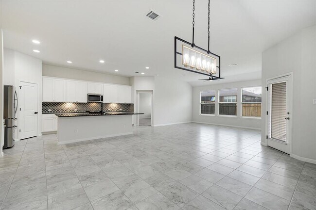 Building Photo - 117 Falkland St