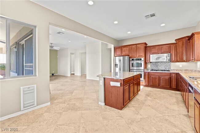 Building Photo - 2685 La Boutique St