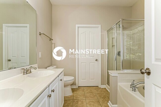 Building Photo - 4 Bedroom Pet-Friendly Home in CHARLOTTE, NC with Main Street Renewal