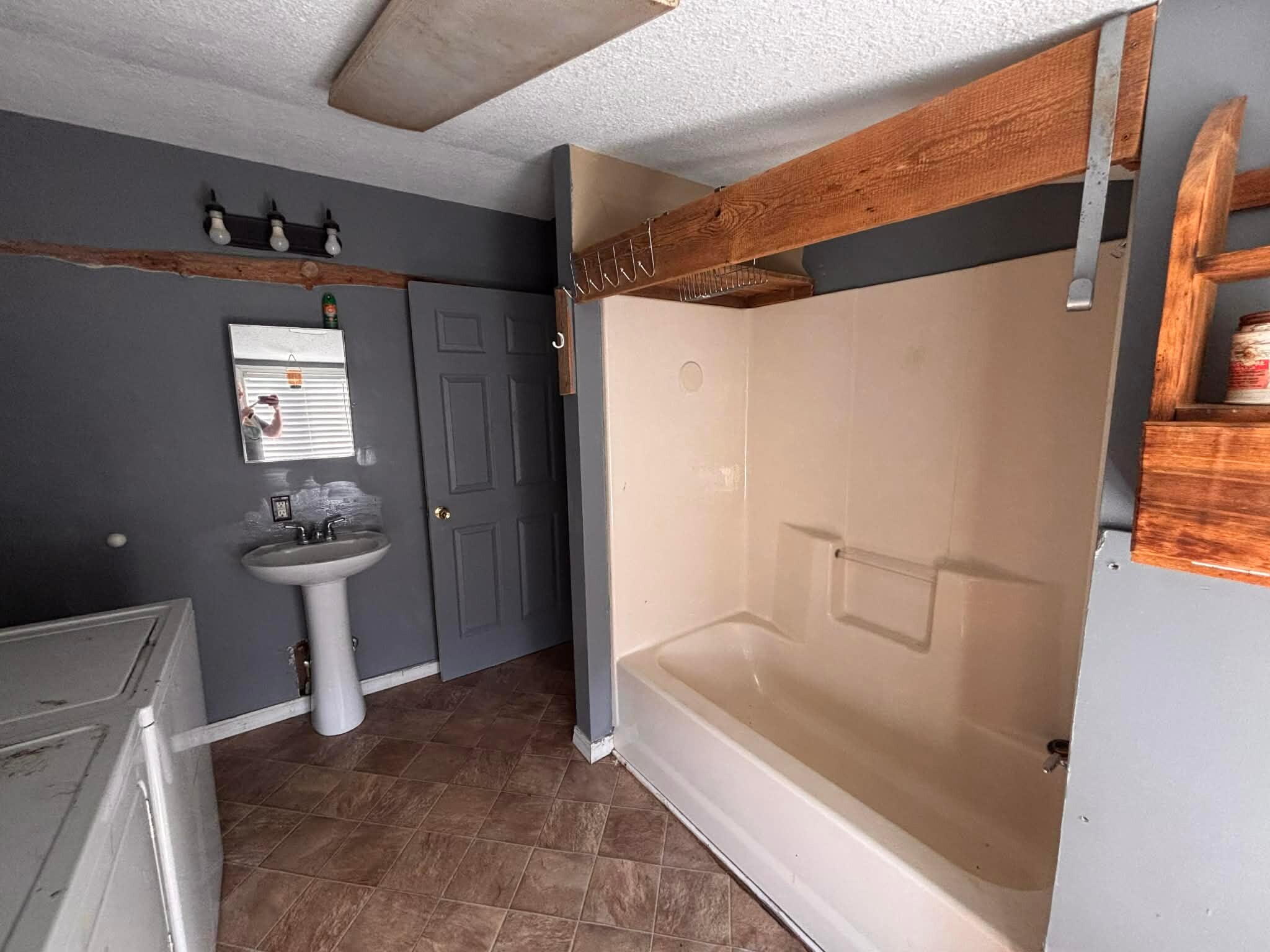 Building Photo - 73 Allen Dr