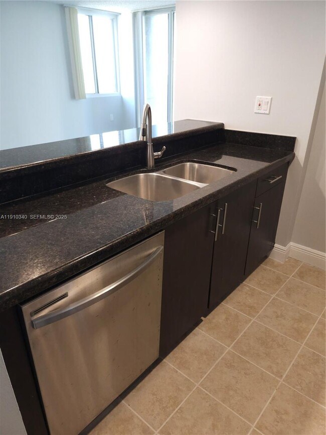 Building Photo - 850 N Miami Ave