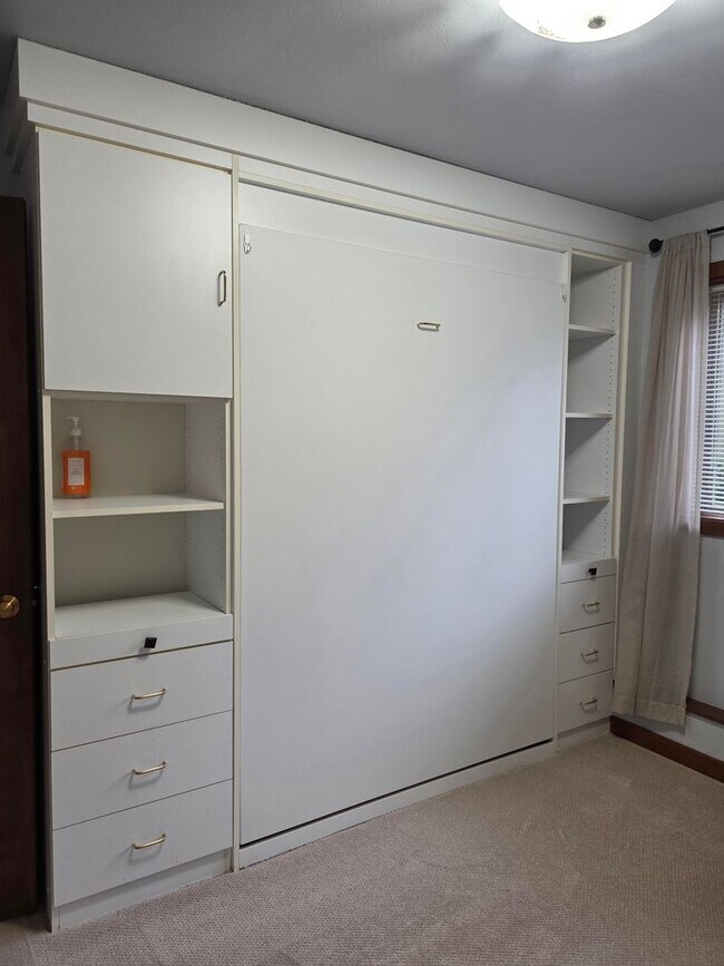 Building Photo - 4 Bedroom Poulsbo Home