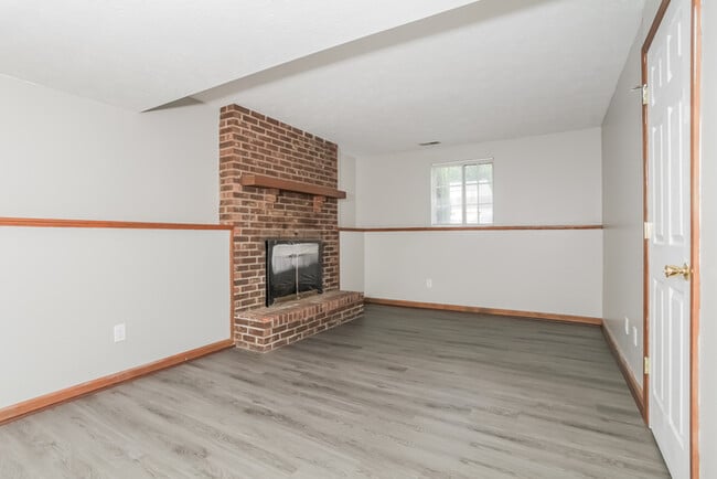 Building Photo - 159 Hillwood Ct