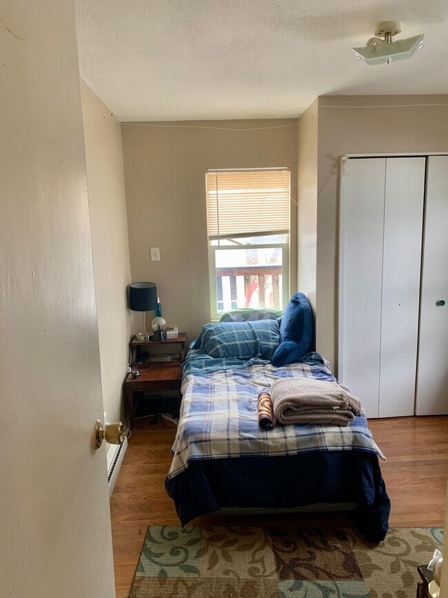 Building Photo - 714 S State St