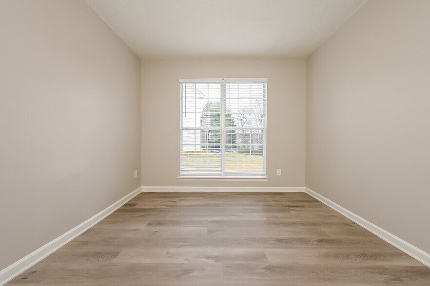 Building Photo - 545 Wyntuck Dr