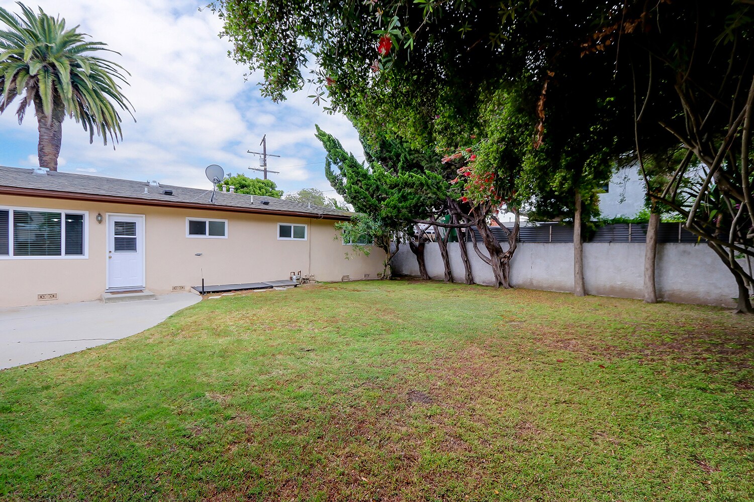 Building Photo - 2407 Mackay Ln