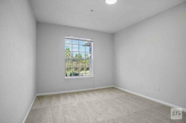 Building Photo - 10550 Baymeadows Rd
