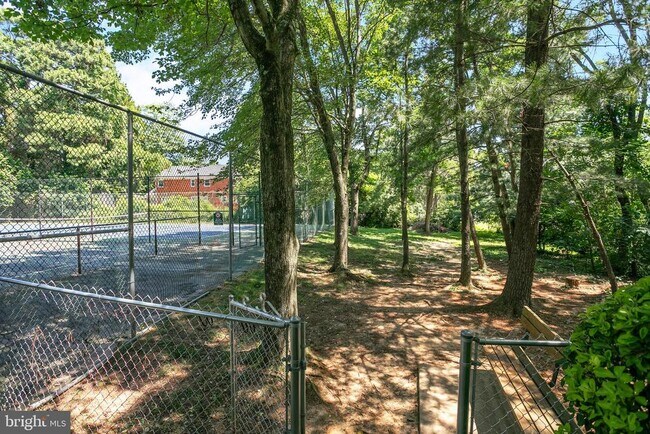 Building Photo - 3395 Lakeside View Dr