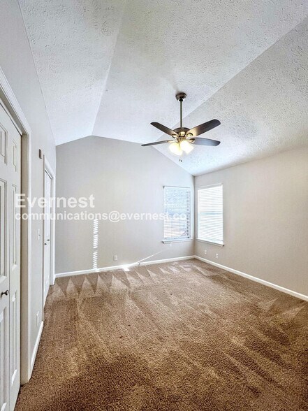 Building Photo - 2073 Upland Dr