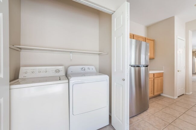 Building Photo - Beautiful Single Story Home with 3 Bedroom...