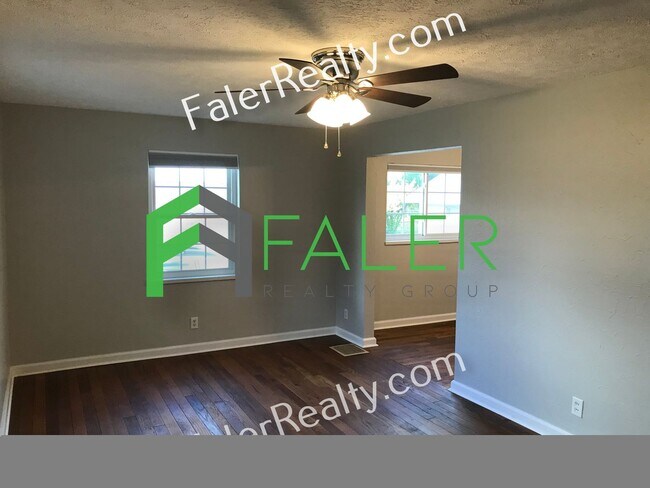 Building Photo - Check out this Charmer!