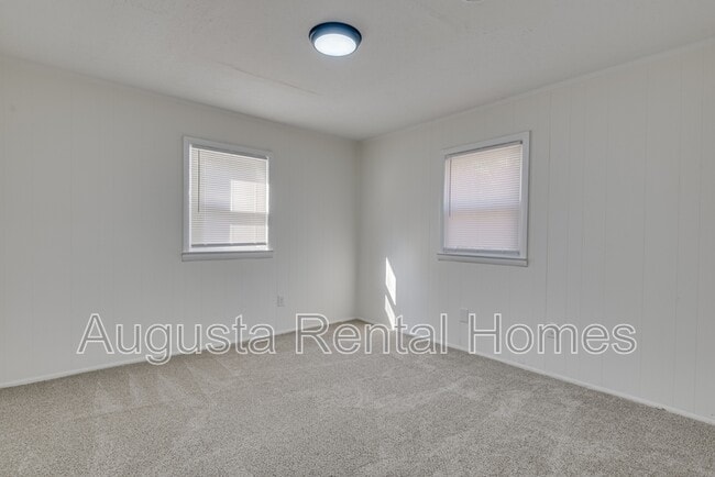 Building Photo - 3110 Arcadia Dr