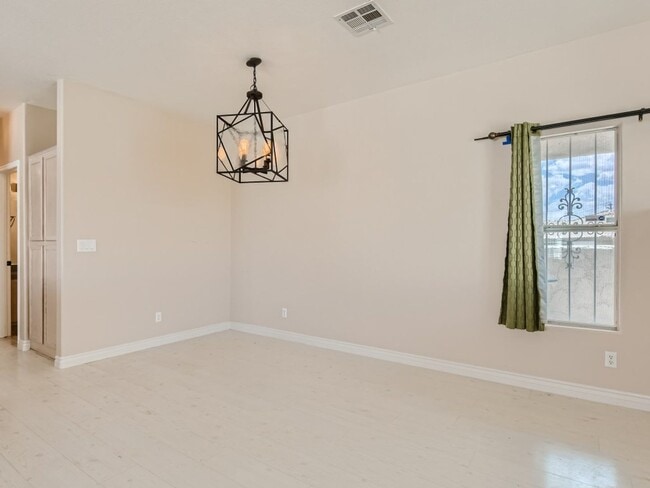 Building Photo - AMAZING COMPLETELY REMODELED CONDO IN NW