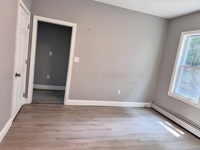 Building Photo - 286 Kimball St