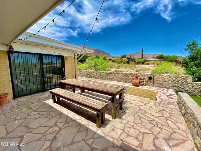 Building Photo - 3213 El Morro Rd