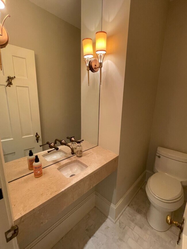 Building Photo - Georgetown Splendor with Garage Parking