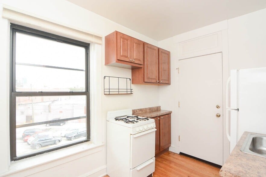 Building Photo - 2651 N Spaulding Ave