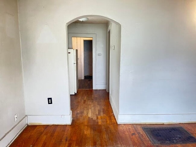 Building Photo - 244 N Vine St