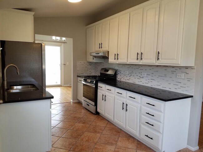 Building Photo - 2626 Pauline Ave