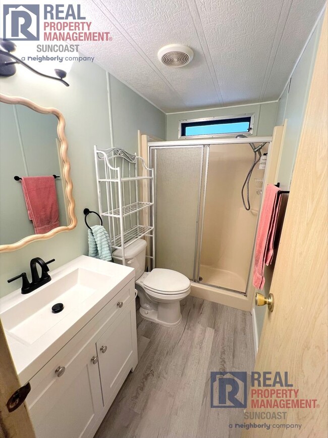 Building Photo - 4929 Sea Island Ave