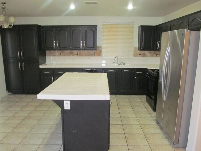 Building Photo - A Fabulous 4 Bedroom House in Peccole Ranch