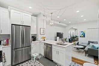 Building Photo - Amazing Anacostia Abode!