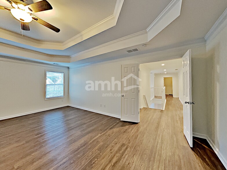 Building Photo - 932 Park Hollow Way