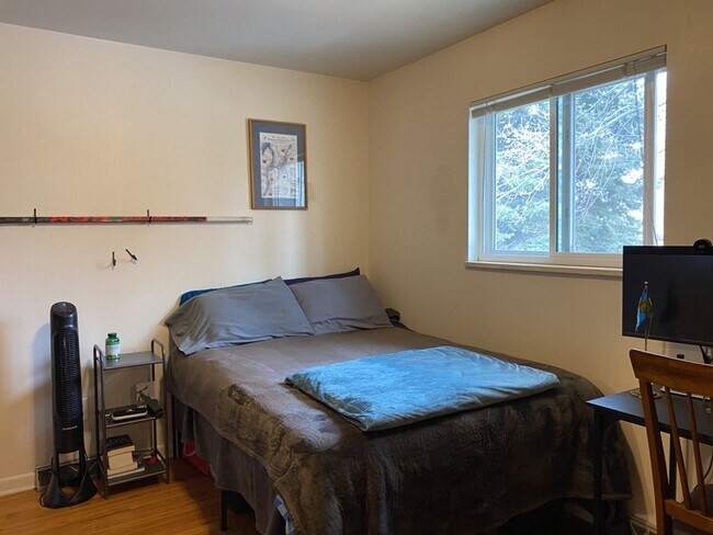Building Photo - STUDENTS WELCOME! Spacious single-family home in the heart of Ft. Collins!