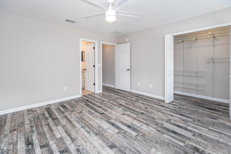 Building Photo - 230 Scrub Jay Dr