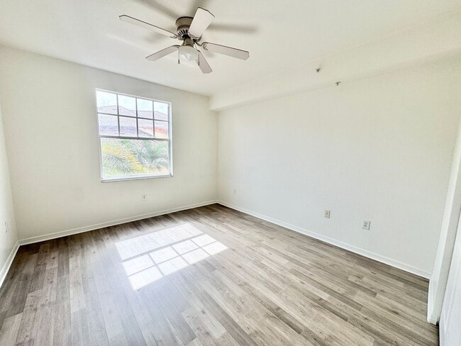 Building Photo - ** FAIRWAY PRESERVE ** 2 BED / 2 BATH CONDO - PET OK! - NORTH NAPLES - ANNUAL RENTAL