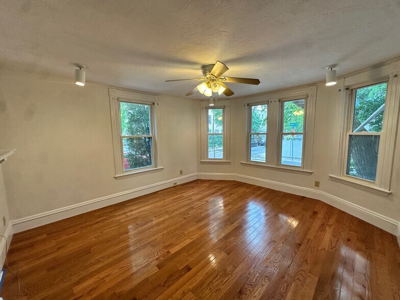 Building Photo - 602 Putnam Ave