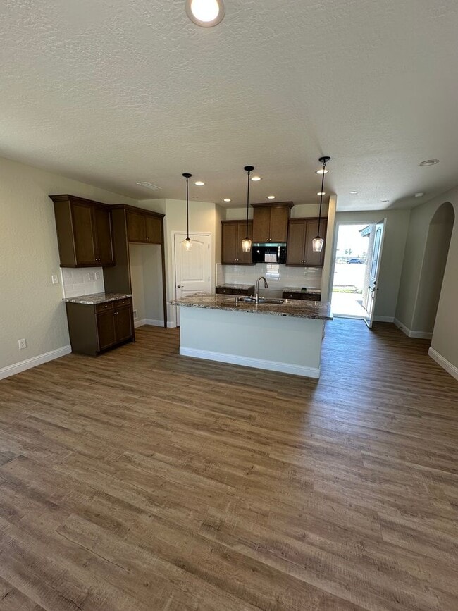 Building Photo - Brand new home in Kerman Ca
