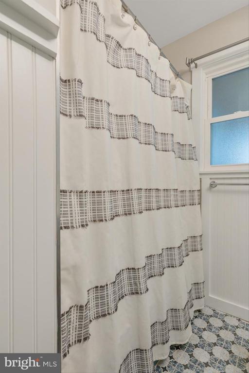 Building Photo - 304 Newfield Rd