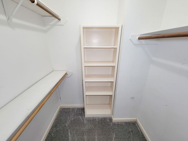 Building Photo - Amazing Cottage Charm Designer Home with Lush Landscaping, Sprinkler System, New Insulated Window...