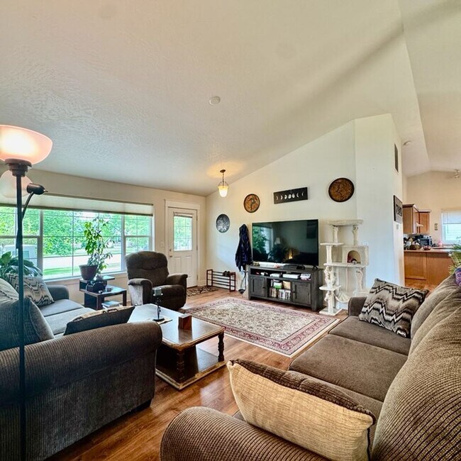 Building Photo - Cute 3 bed 2 bath unit for rent!