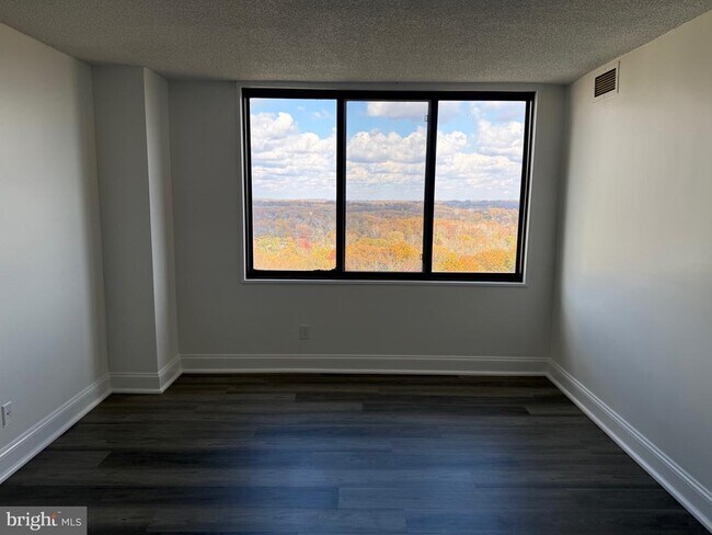 Building Photo - 5225 Pooks Hill Rd