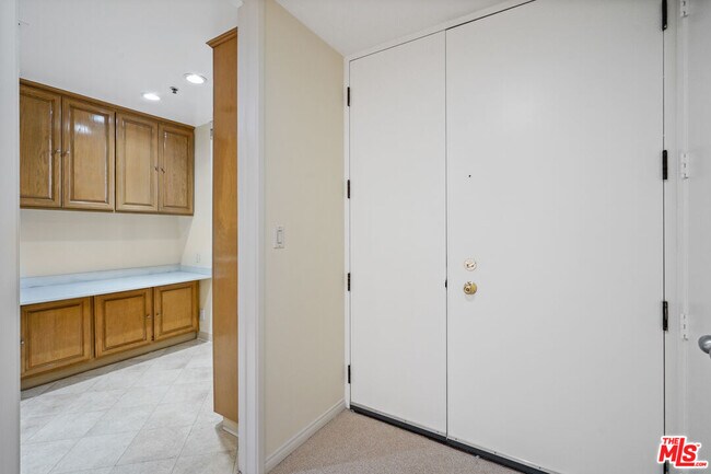 Building Photo - 2102 Century Park Ln