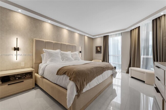 Building Photo - 20191 E Country Club Dr