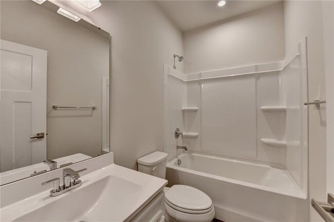 Building Photo - 953 Woods Chapel Rd