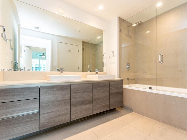 Building Photo - 1080 Brickell Ave