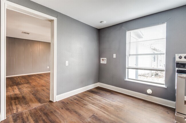 Building Photo - 4611 White Rock St
