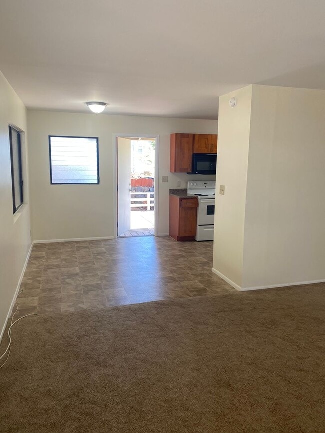 Building Photo - Quiet Kaimuki Neighborhood, 4 bedroom, 2 B...