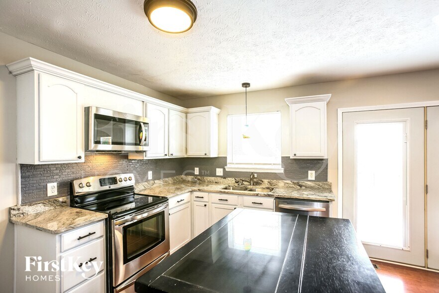 Building Photo - 8438 Aviva Ln